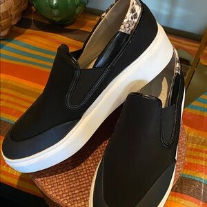 Franco Sarto Lazer Platform Slip On Sneakers Shoes —
Size US 10M